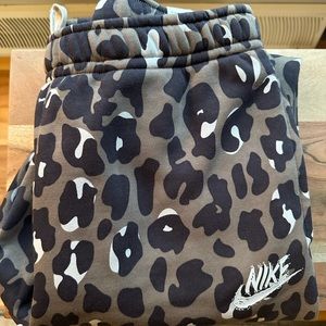 Nike Rare Print Sweatpants Size L 💚
